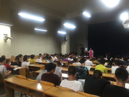 1中专学生参加控烟会议_调整大小 1中专学生参加控烟会议_调整大小