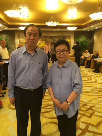 7院长刘侗与李文敏教授合影留念_调整大小