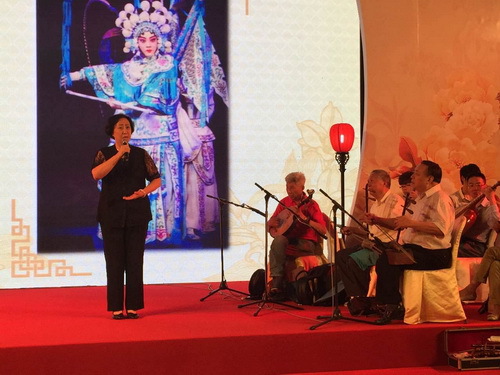 3著名京剧表演艺术家马小曼献唱_调整大小