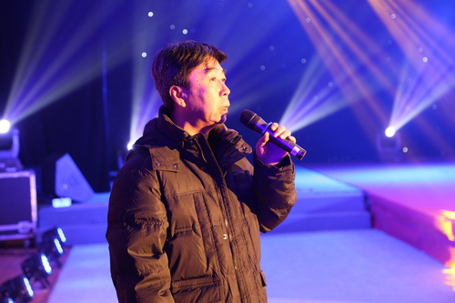 7舞美系主任黄元培展演后讲话_调整大小