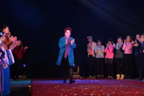 8瑞剑荣老师谢幕_调整大小