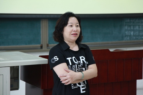 6台湾戏曲学院带队老师李光玉讲话_调整大小