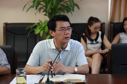 2党委书记刘宝华作德育工作会议动员_调整大小