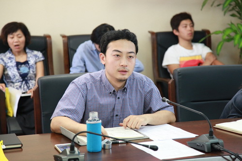 8学生处副主任翟实主持_调整大小