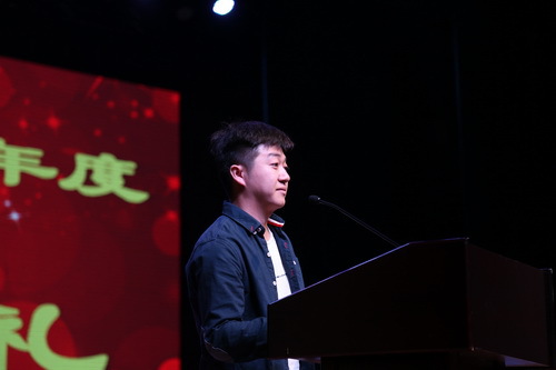 28获奖学生代表发言_调整大小