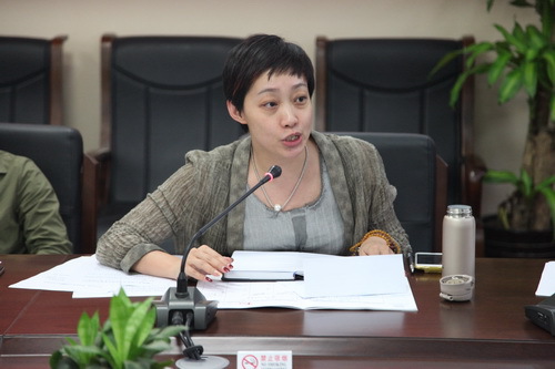 2 副院长吴蕾主持会议_调整大小