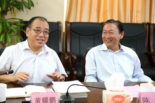 7左—董耀鹏书记右—陈冬局长_调整大小