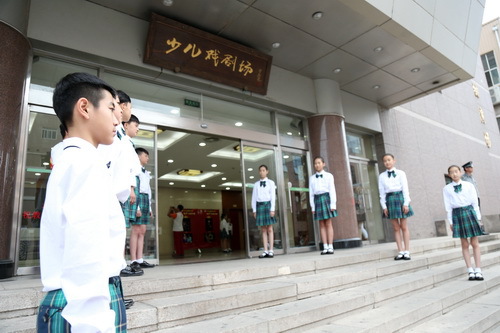 1迎宾学生_调整大小