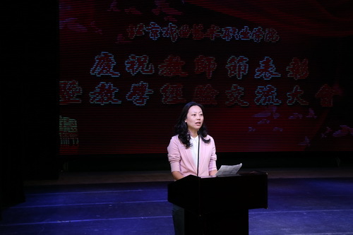 28教师代表徐辉发言_调整大小