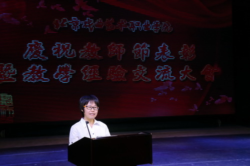 32教师代表庞玉香发言_调整大小