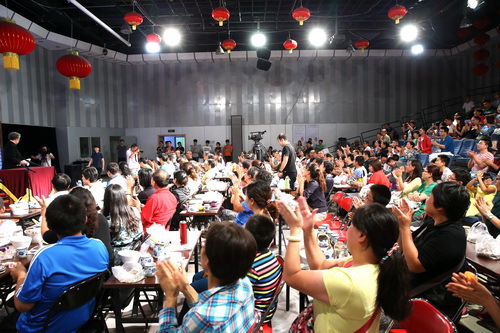 10热情的观众_调整大小