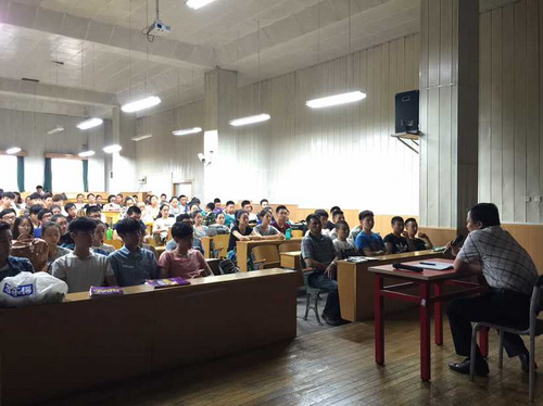 2全体学生认真学习高考新政_调整大小