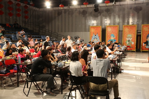 现场观众_调整大小