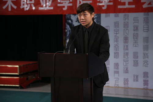 9号候选人刘校辰_调整大小