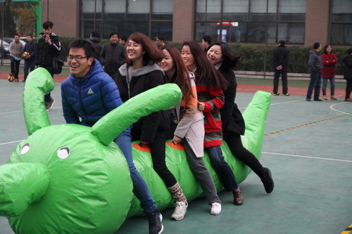 6充气毛毛虫_调整大小