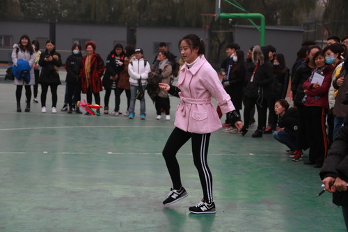 8踢毽子1_调整大小