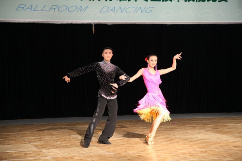 2国标舞竞技比赛_调整大小