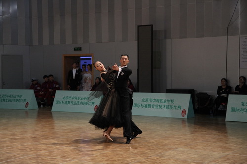 4国标舞竞技比赛 _调整大小