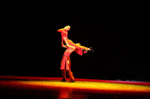 3国标舞艺术表演舞比赛_调整大小