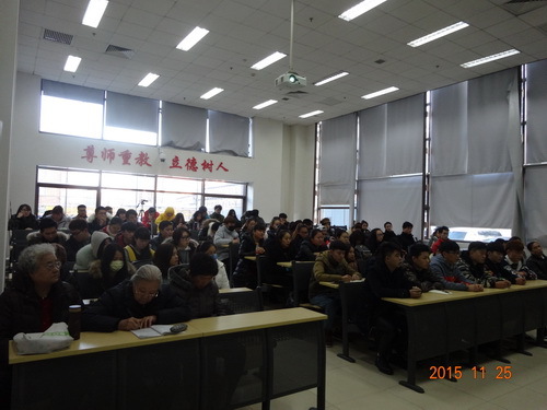 学生听周会长讲党课5_调整大小