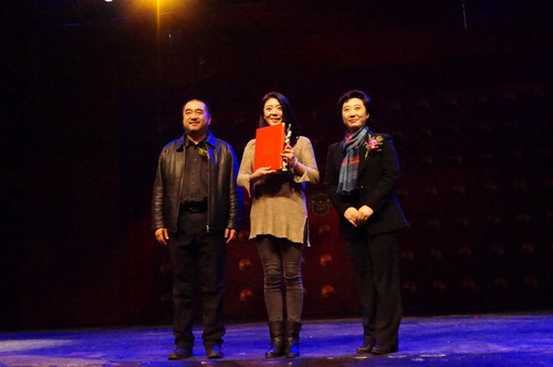 1颁奖现场_调整大小